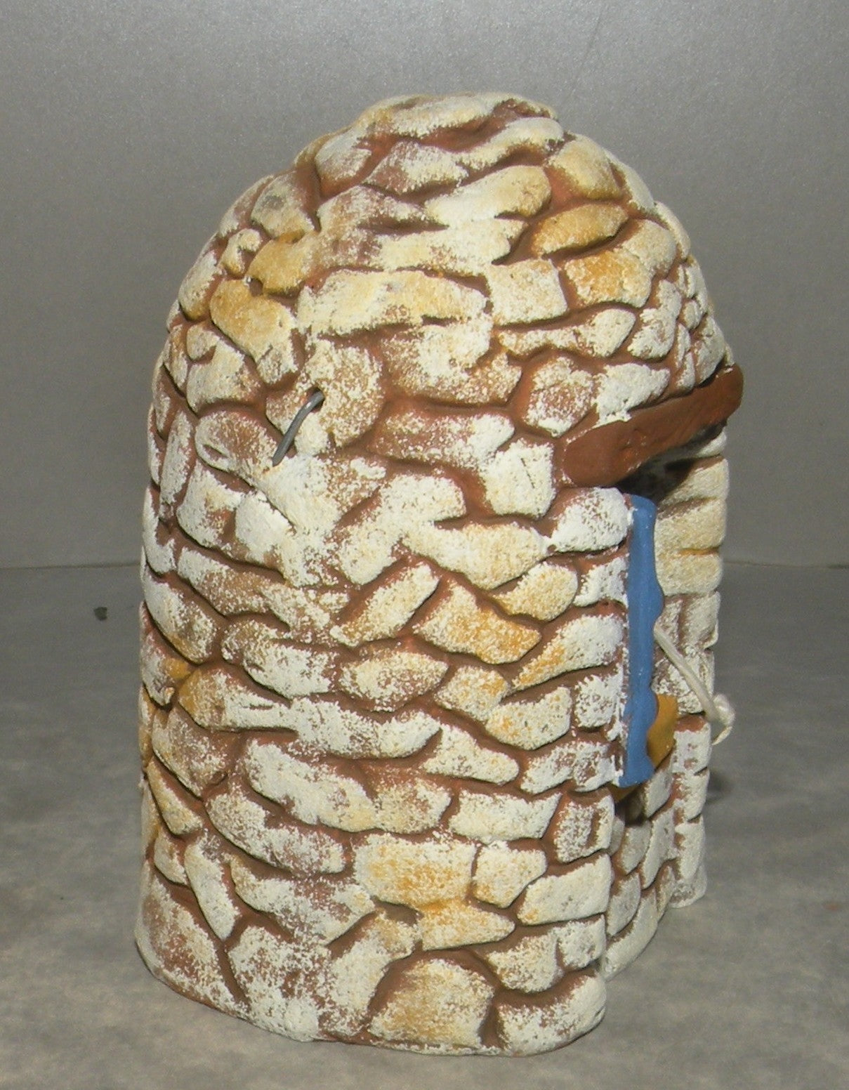 Well in Stone hut called  '' Borie '' ( 922 )  , Fouque, 6 cm