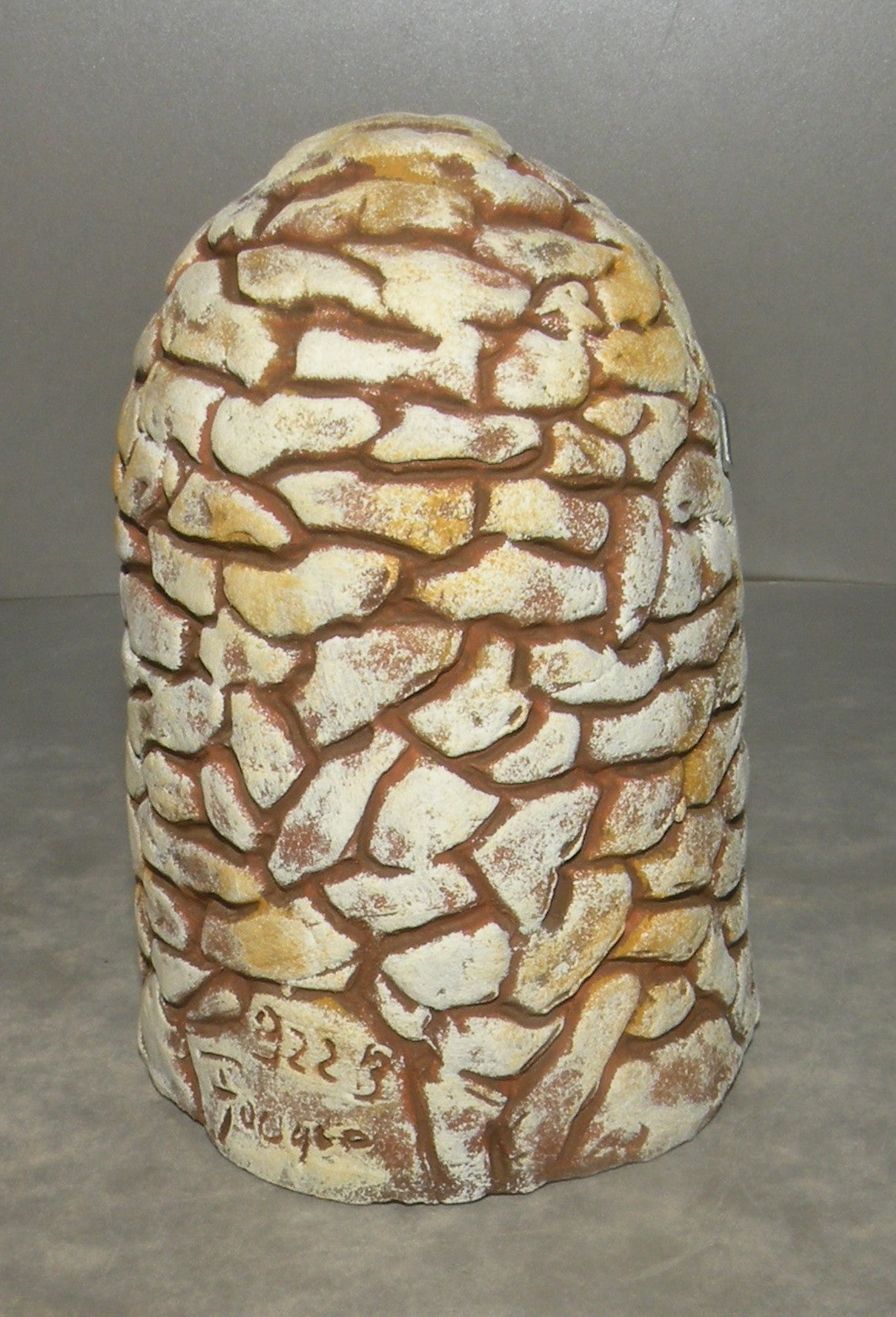 Well in Stone hut called  '' Borie '' ( 922 )  , Fouque, 6 cm