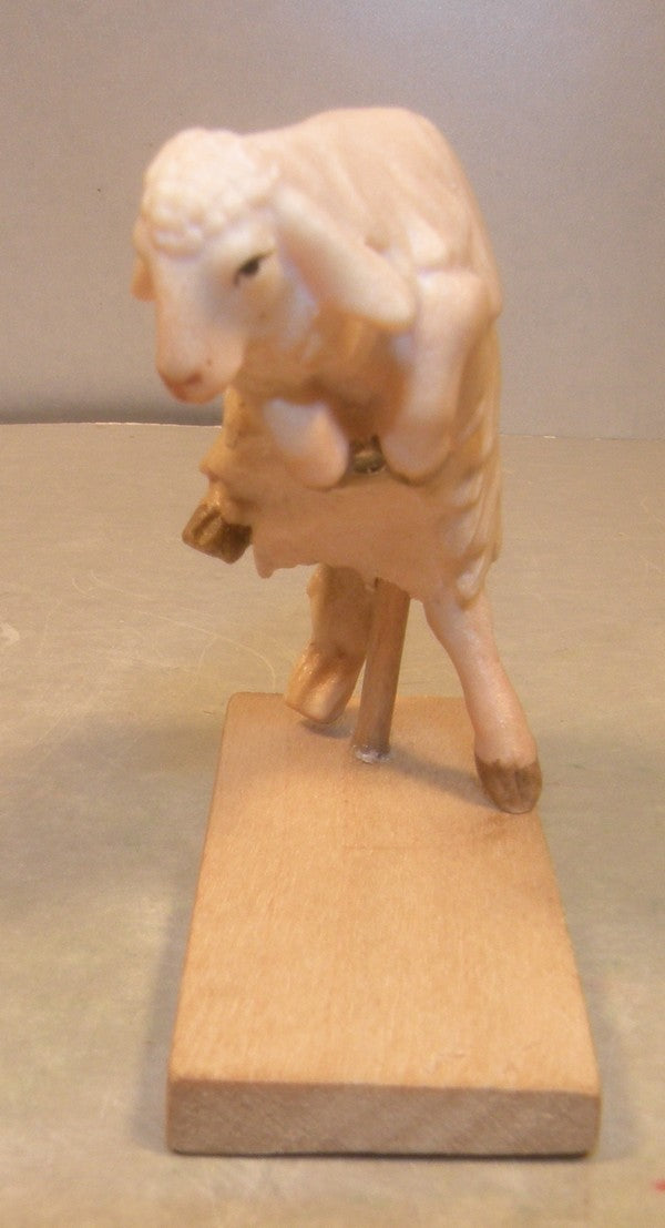 Lamb Jumping for joy, 10000 -27 - Gloria