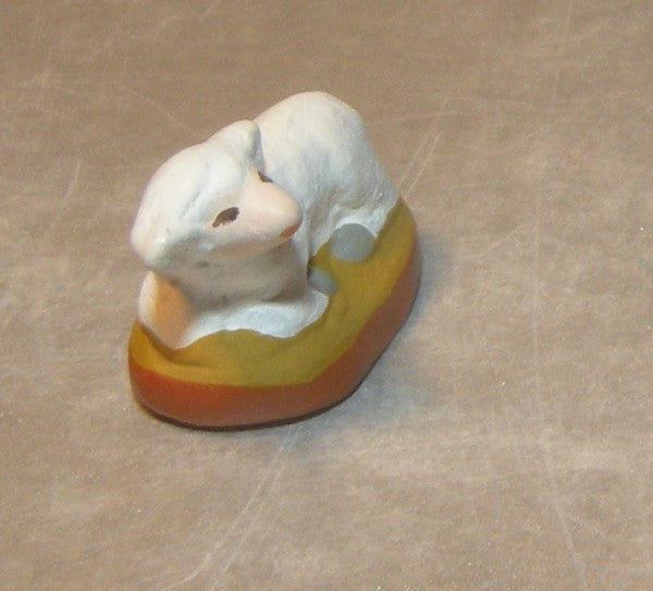 Sheep lying, Fouque 2cm