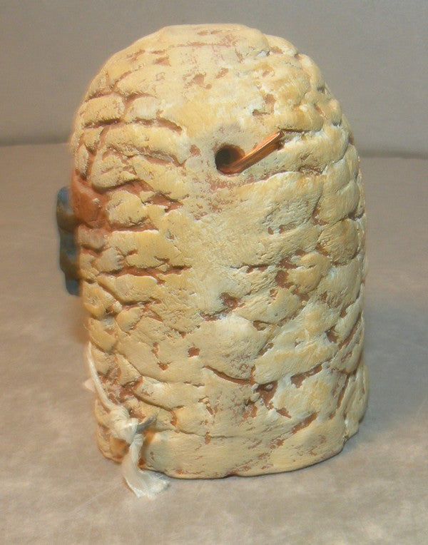 Well with stone hut (all clay),  Fouque 2 cm