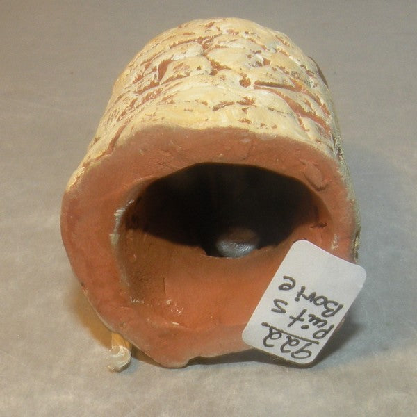 Well with stone hut (all clay),  Fouque 2 cm