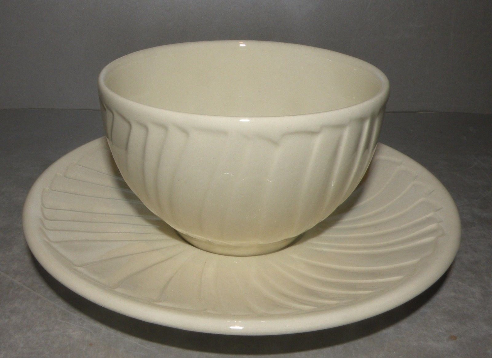 Tea Cup & Saucer  Plisse Mais