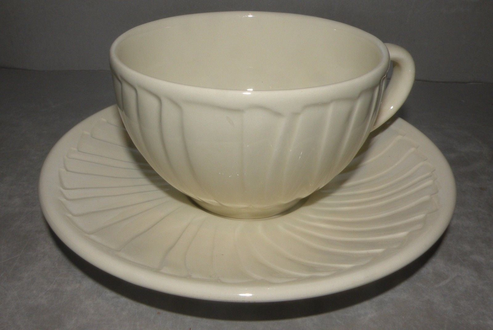 Tea Cup & Saucer  Plisse Mais