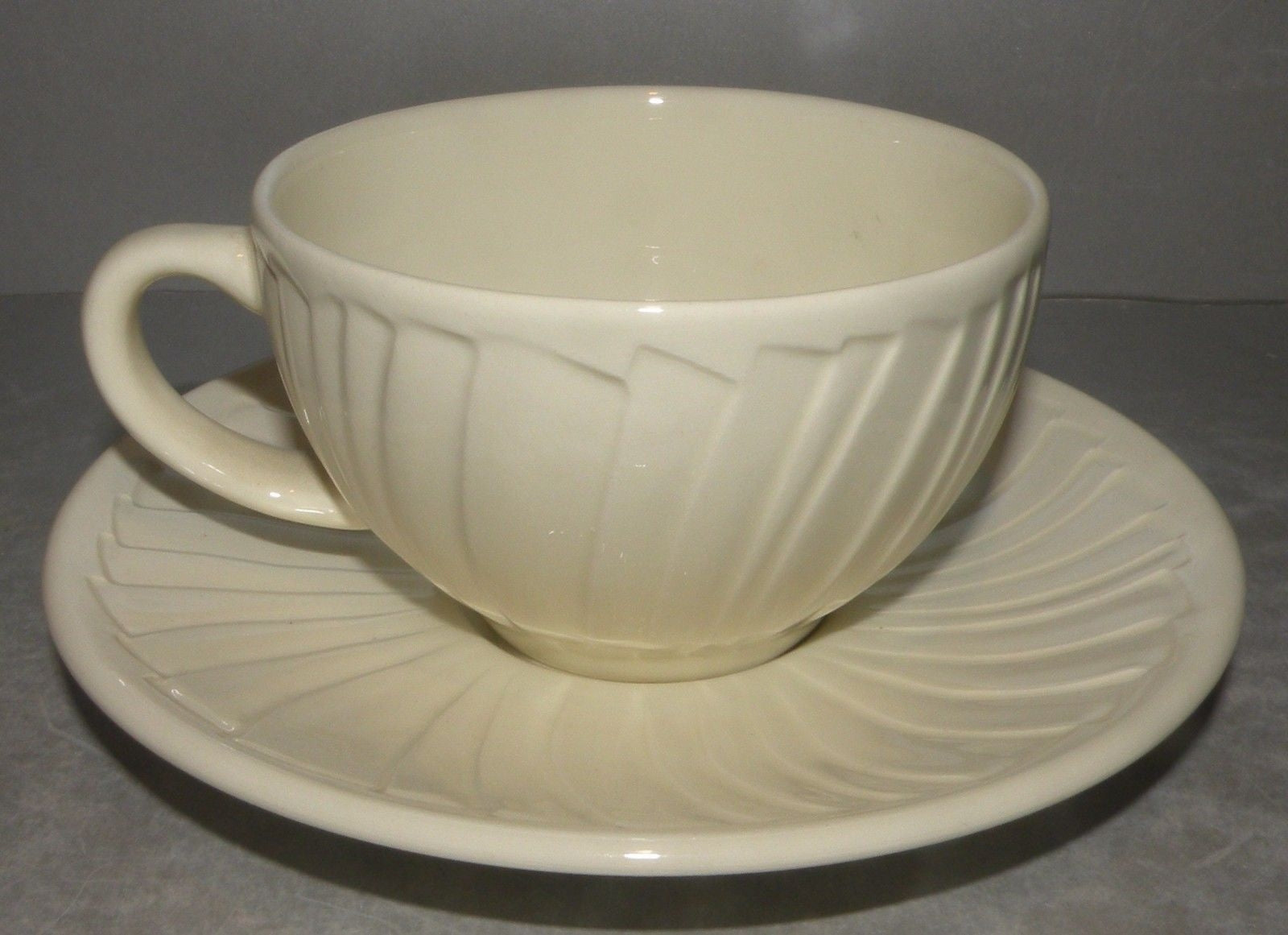 Tea Cup & Saucer  Plisse Mais