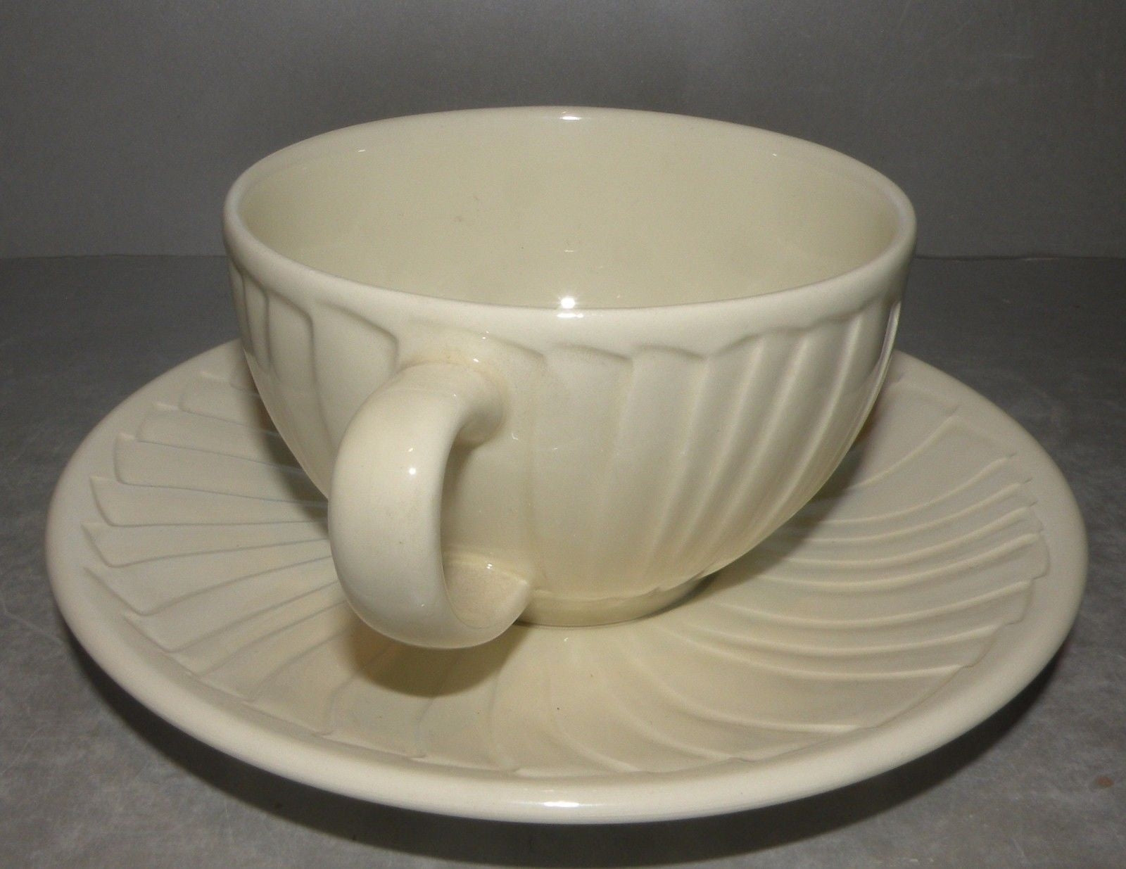 Tea Cup & Saucer  Plisse Mais