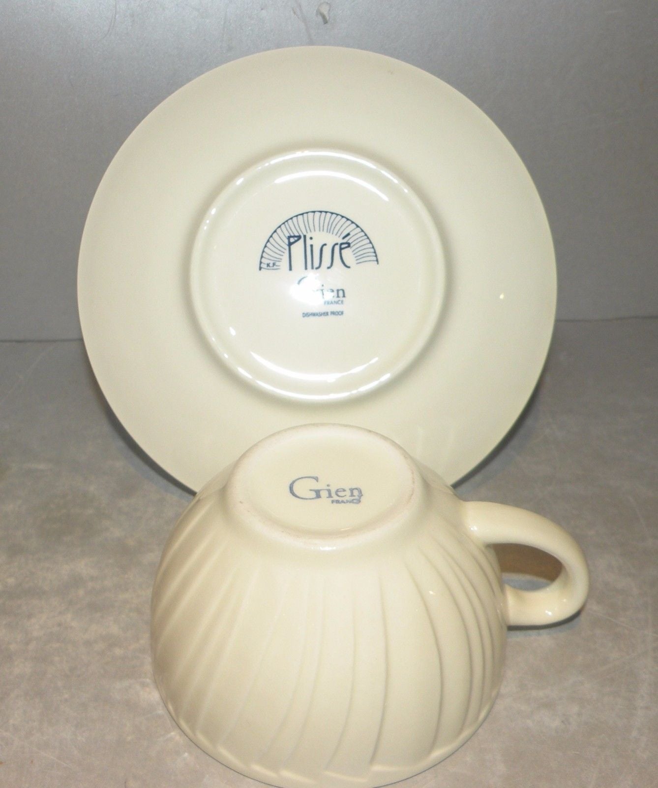 Tea Cup & Saucer  Plisse Mais