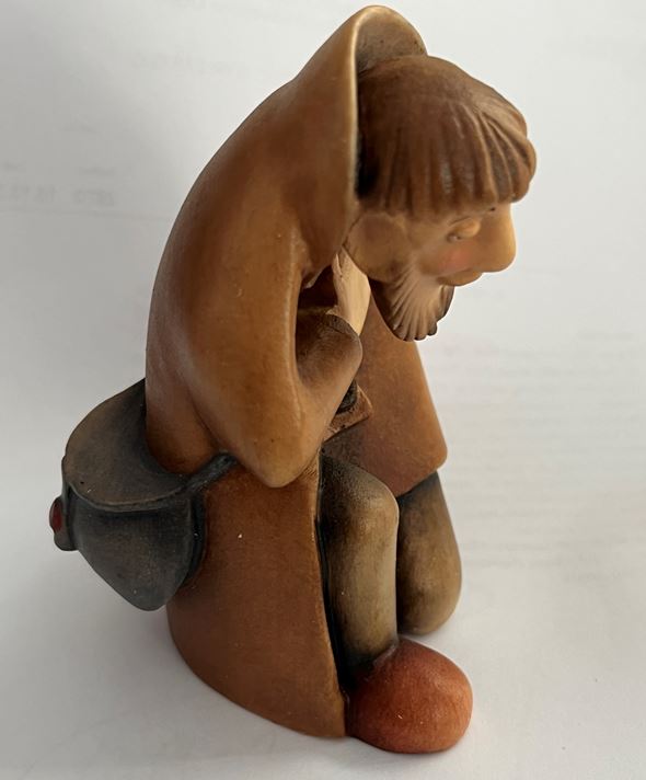 Shepherd kneeling with hat, Kastlunger