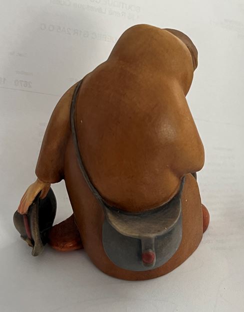 Shepherd kneeling with hat, Kastlunger