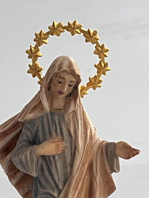 Queen of Medjugorje with stellar with Case ( 10383 ), Lepi
