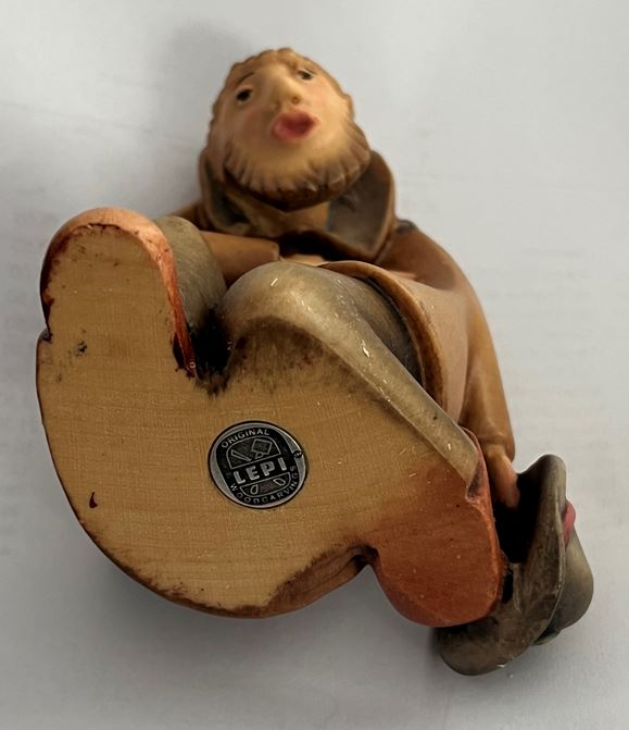 Shepherd kneeling with hat, Kastlunger