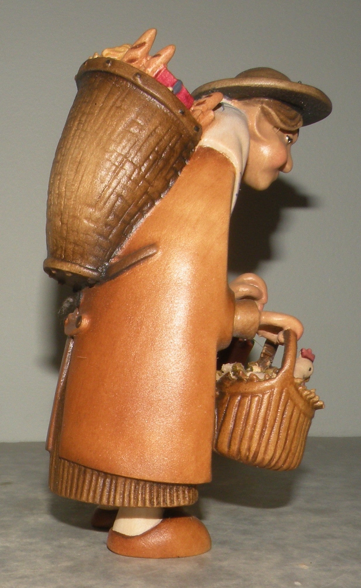Grand-mother with basket, Kastlunger