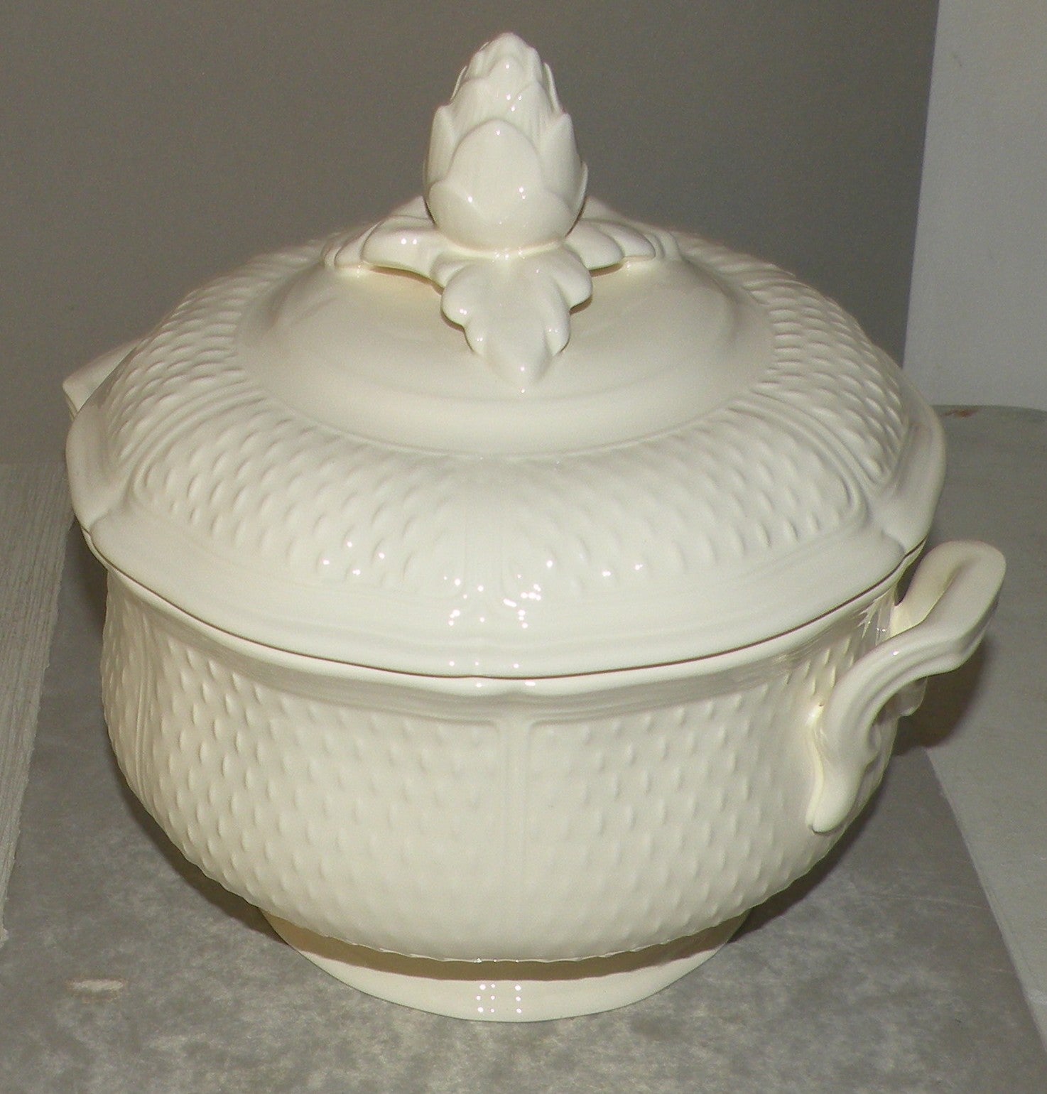 Soup Tureen, Pont Aux Choux Mais