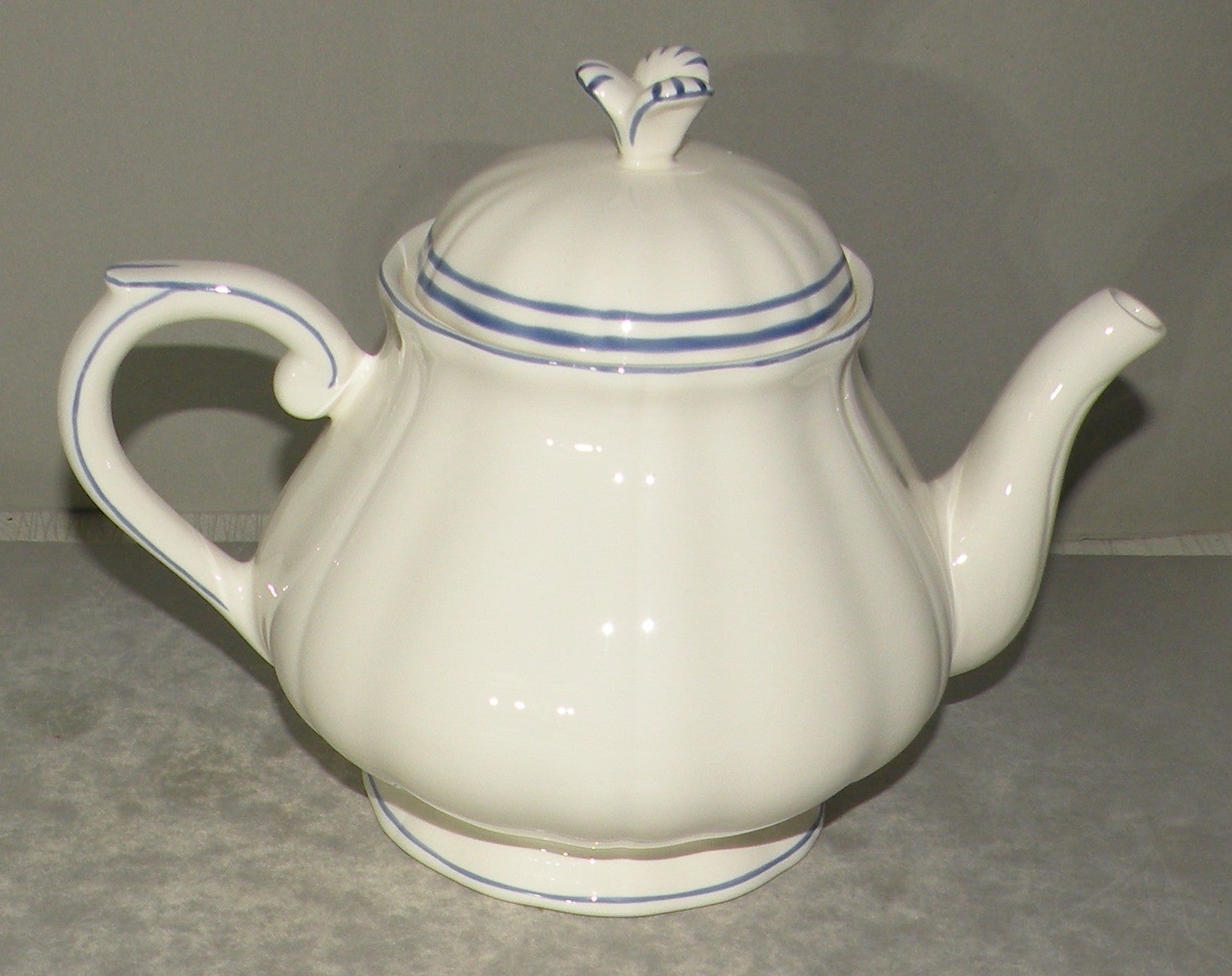 Tea Pot ,  Filet Bleu