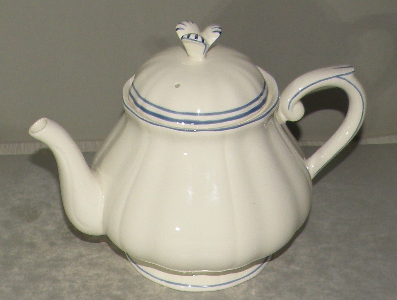 Tea Pot ,  Filet Bleu