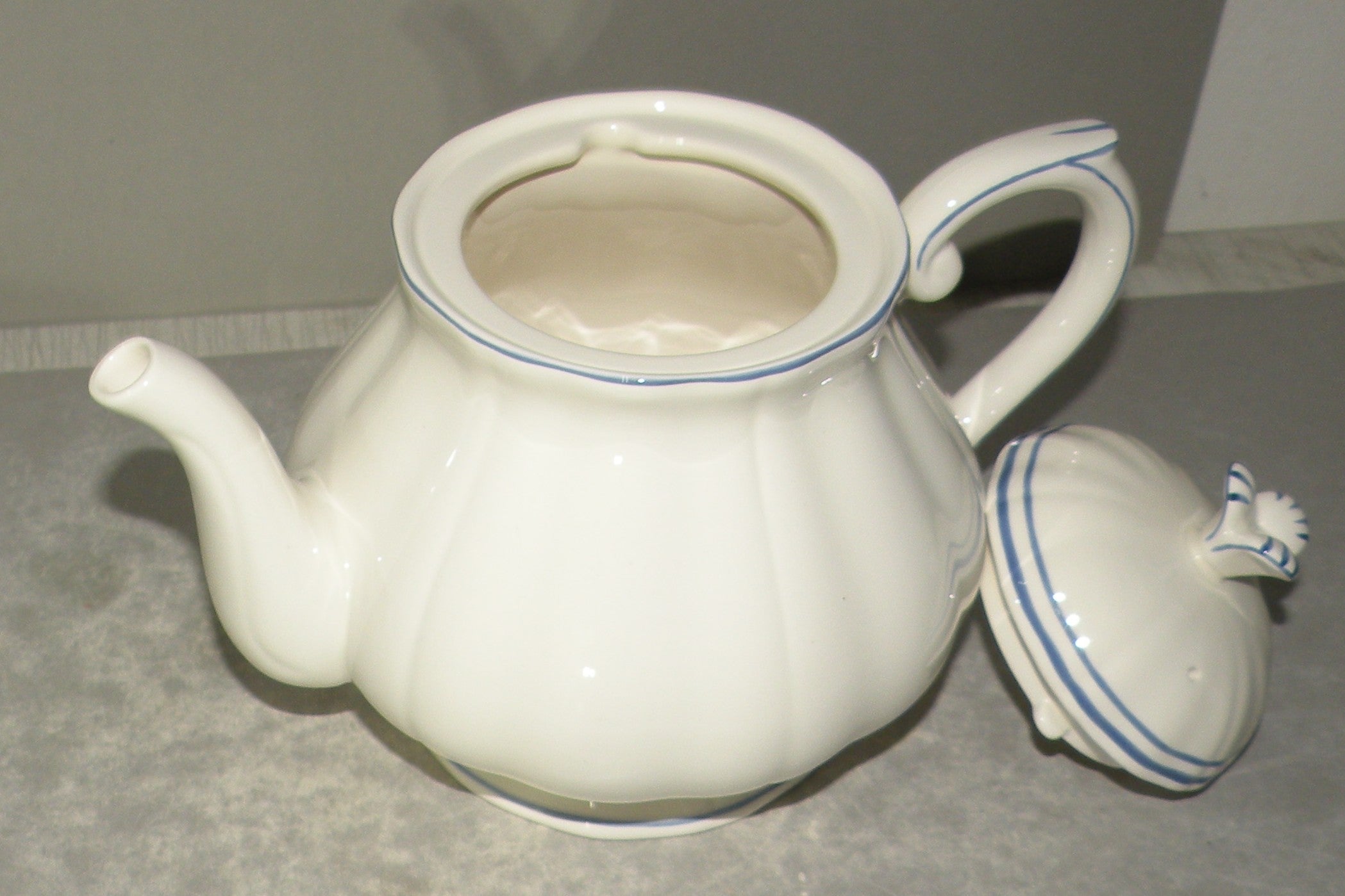 Tea Pot ,  Filet Bleu