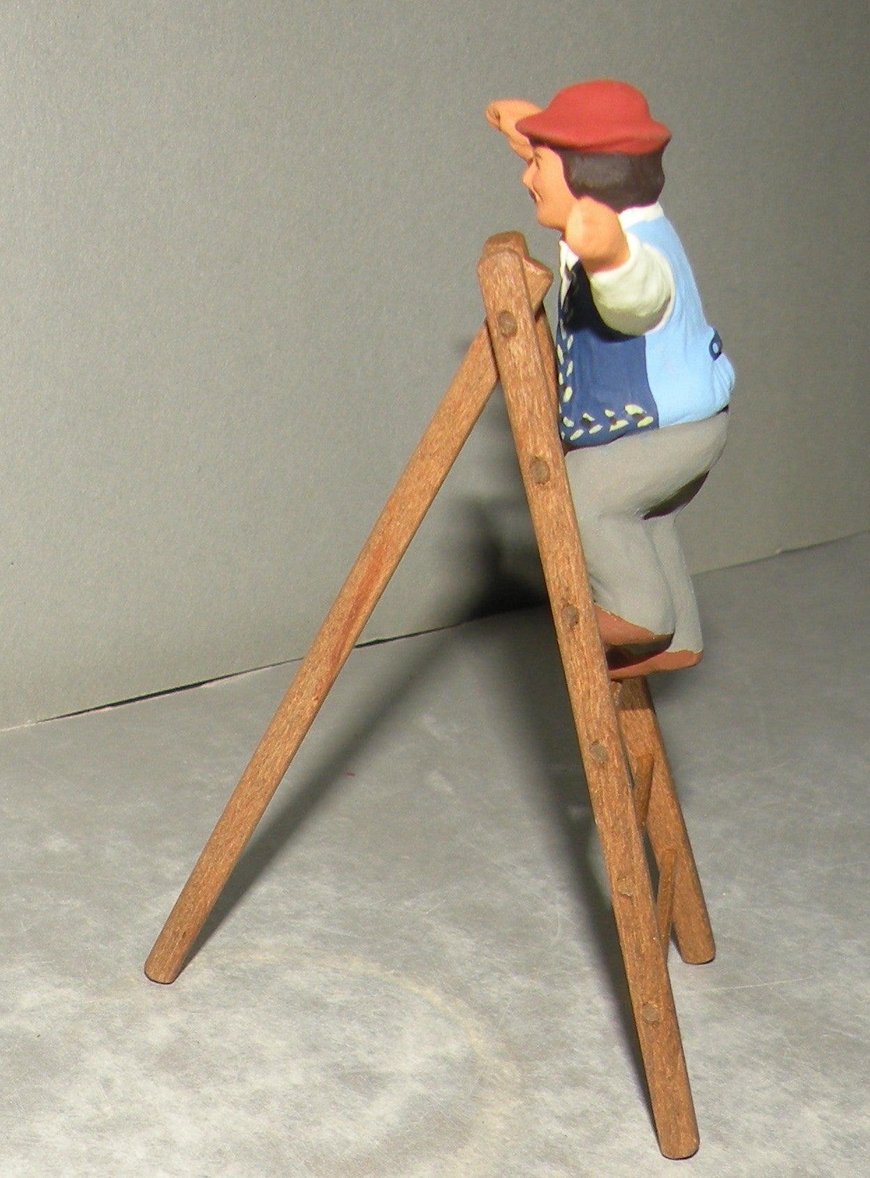 Olive picker on stepladder , ( 535 ) Fouque, 6 cm