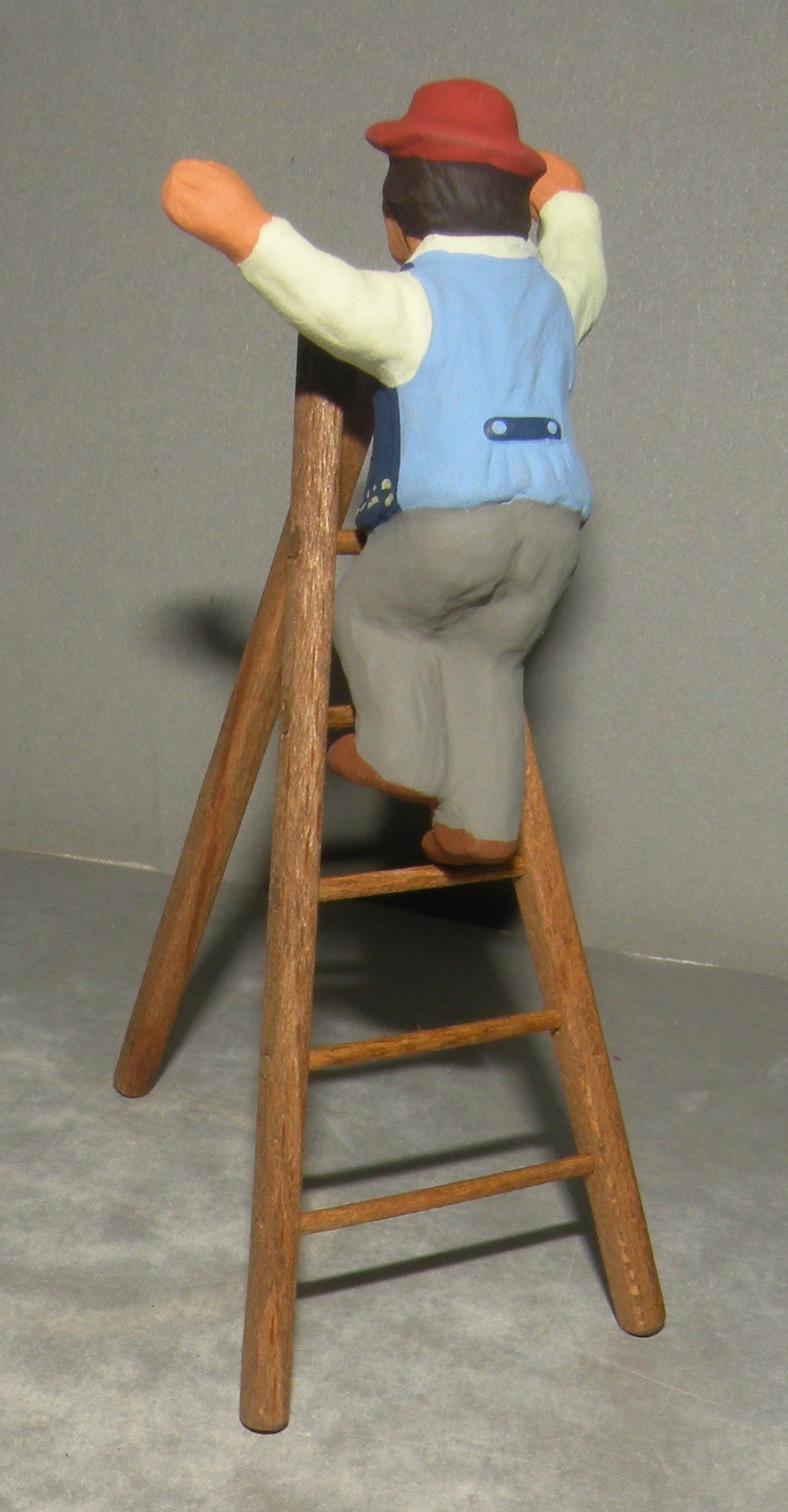 Olive picker on stepladder , ( 535 ) Fouque, 6 cm