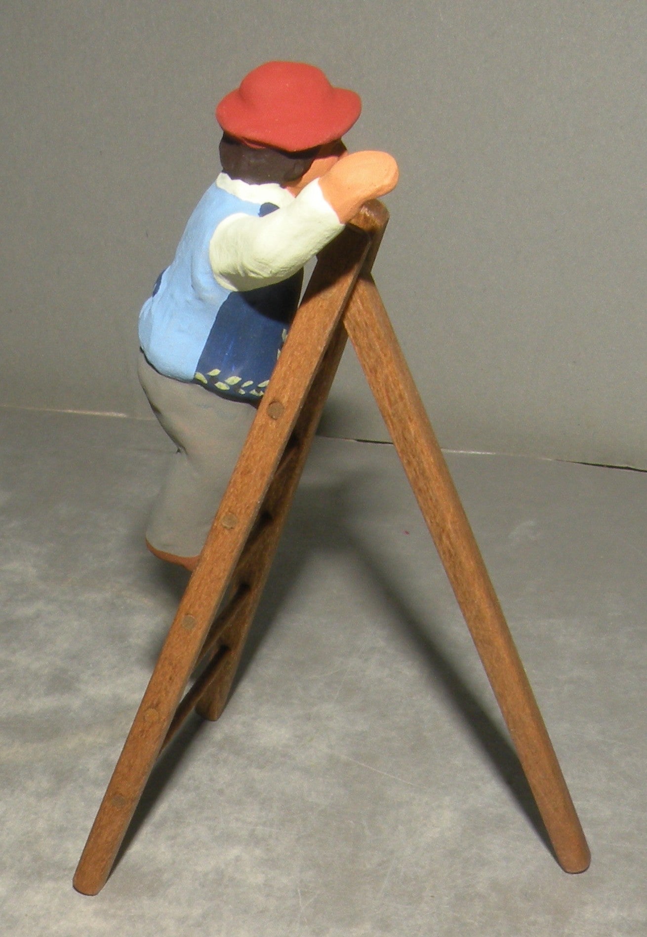 Olive picker on stepladder , ( 535 ) Fouque, 6 cm