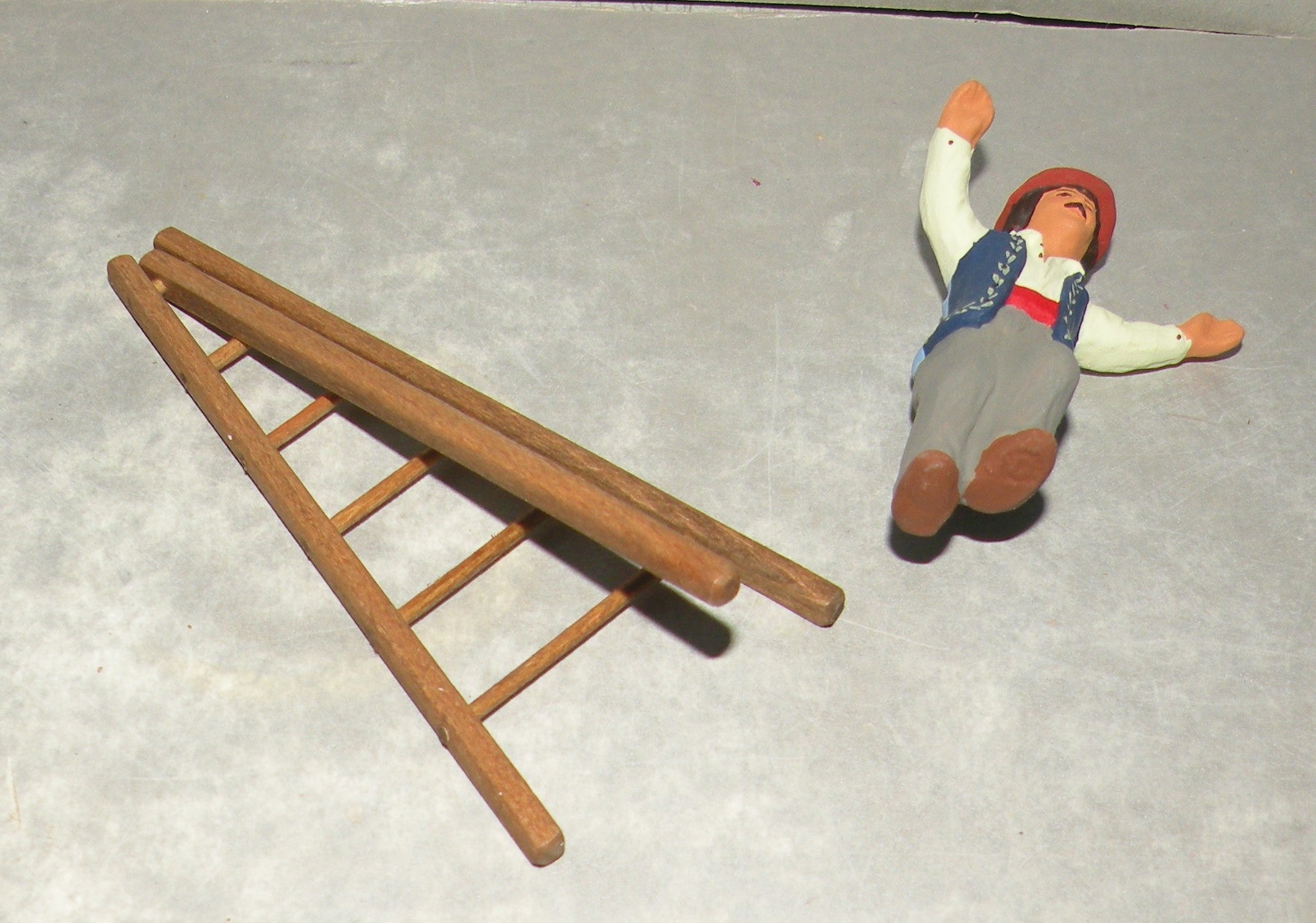 Olive picker on stepladder , ( 535 ) Fouque, 6 cm