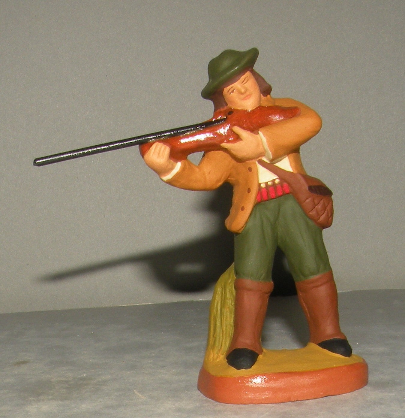 Hunter with Rifle Aimed , ( 220 )  Fouque, 9 cm