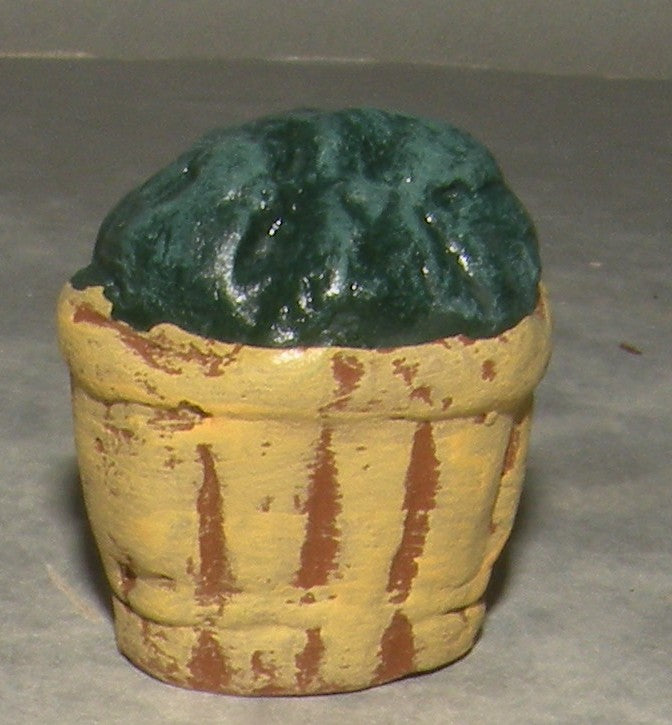 Crate of Spinach, ( 804 )  Fouque, 9 cm