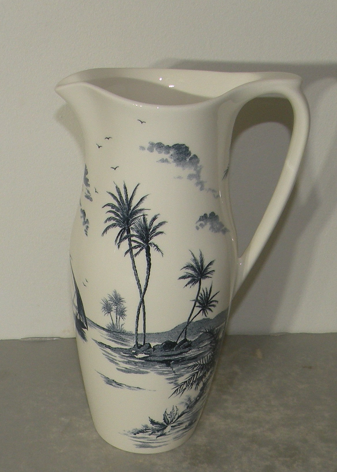 Pitcher, Les Depareillees in Blue