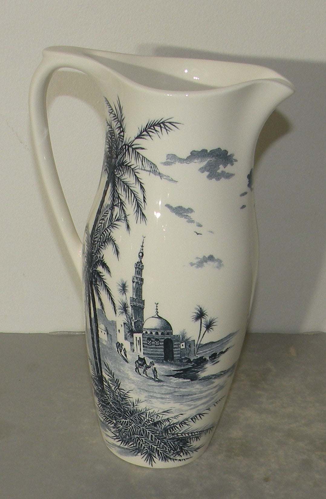 Pitcher, Les Depareillees in Blue