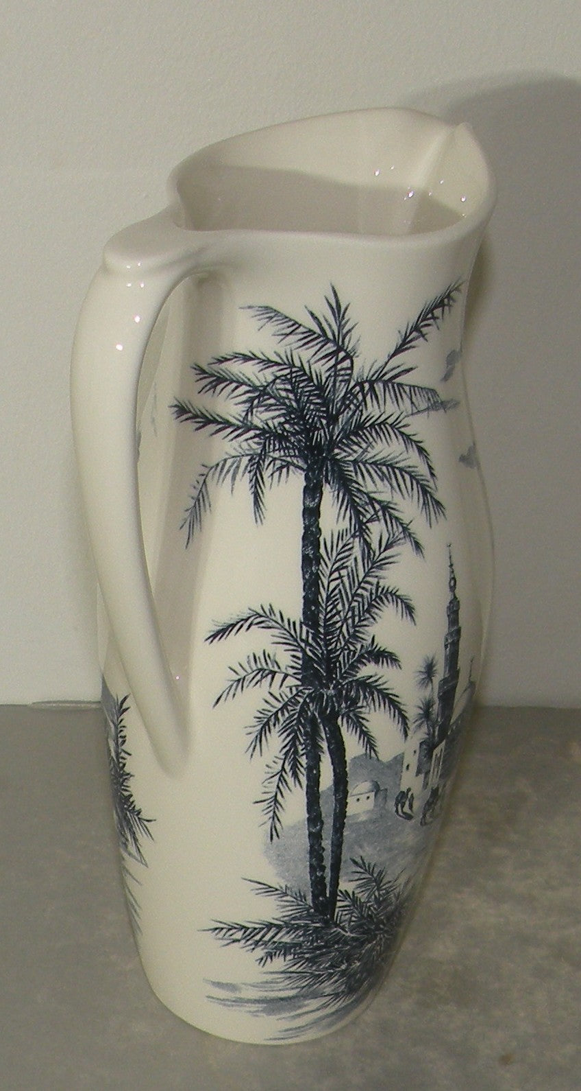 Pitcher, Les Depareillees in Blue