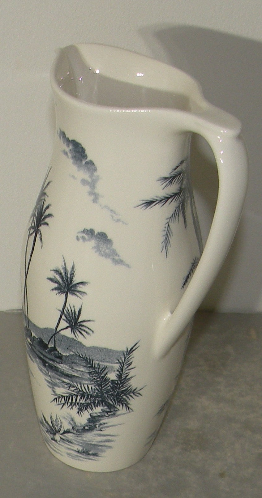 Pitcher, Les Depareillees in Blue