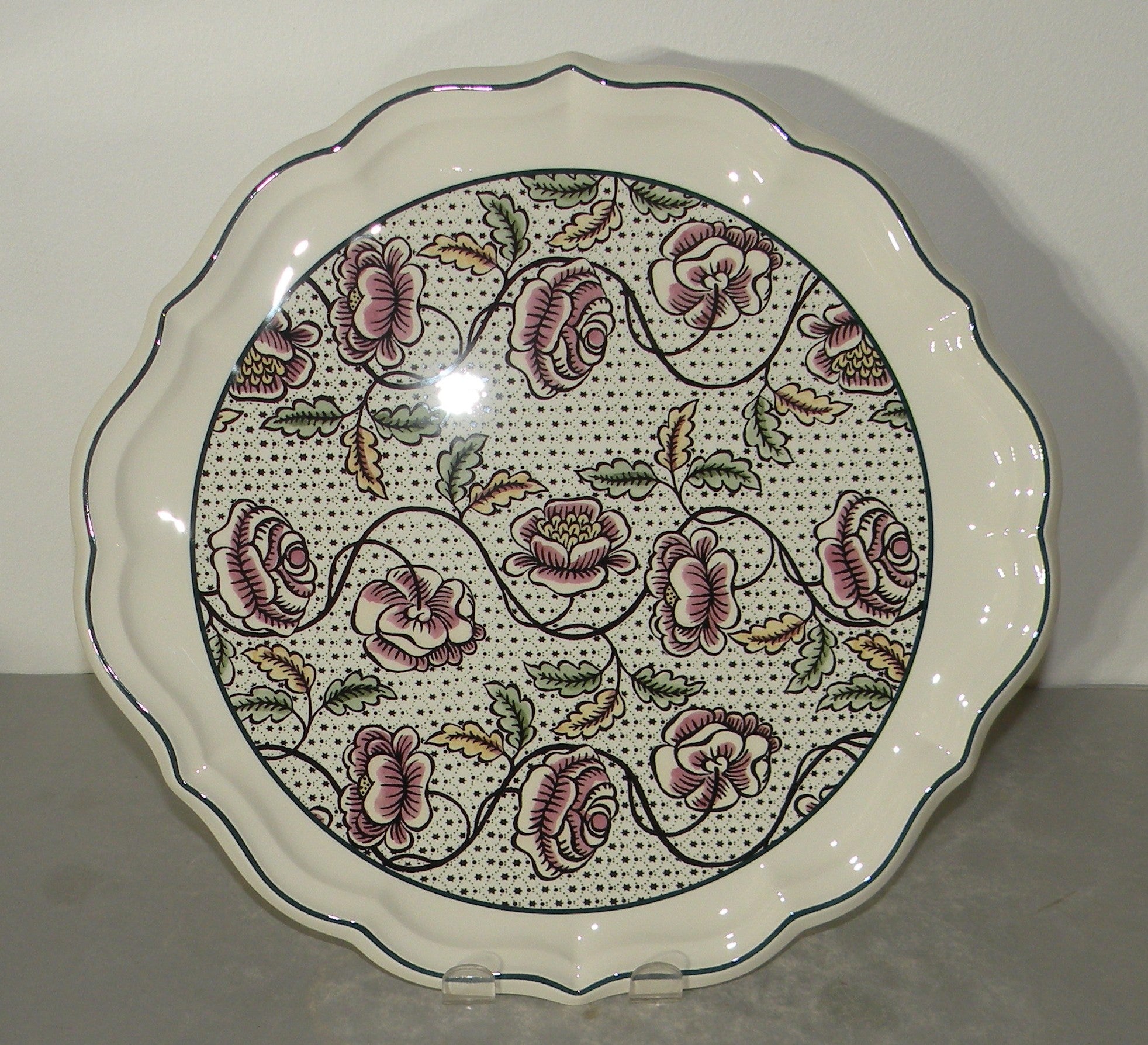 Eared Cake Platter , Dominote