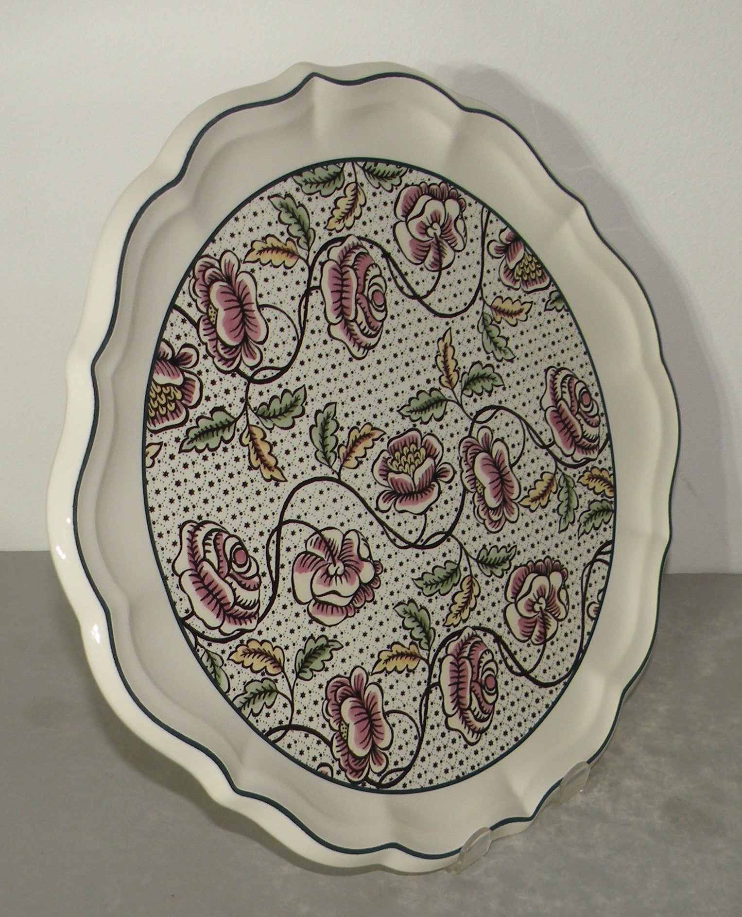 Eared Cake Platter , Dominote