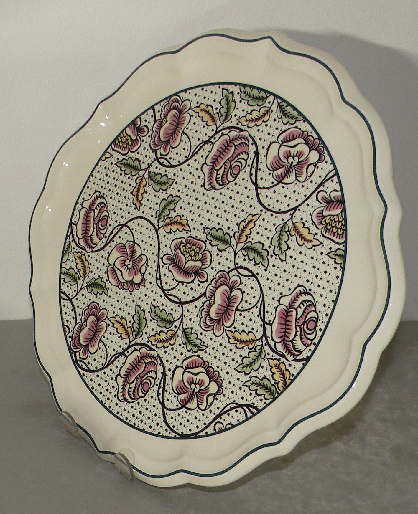 Eared Cake Platter , Dominote