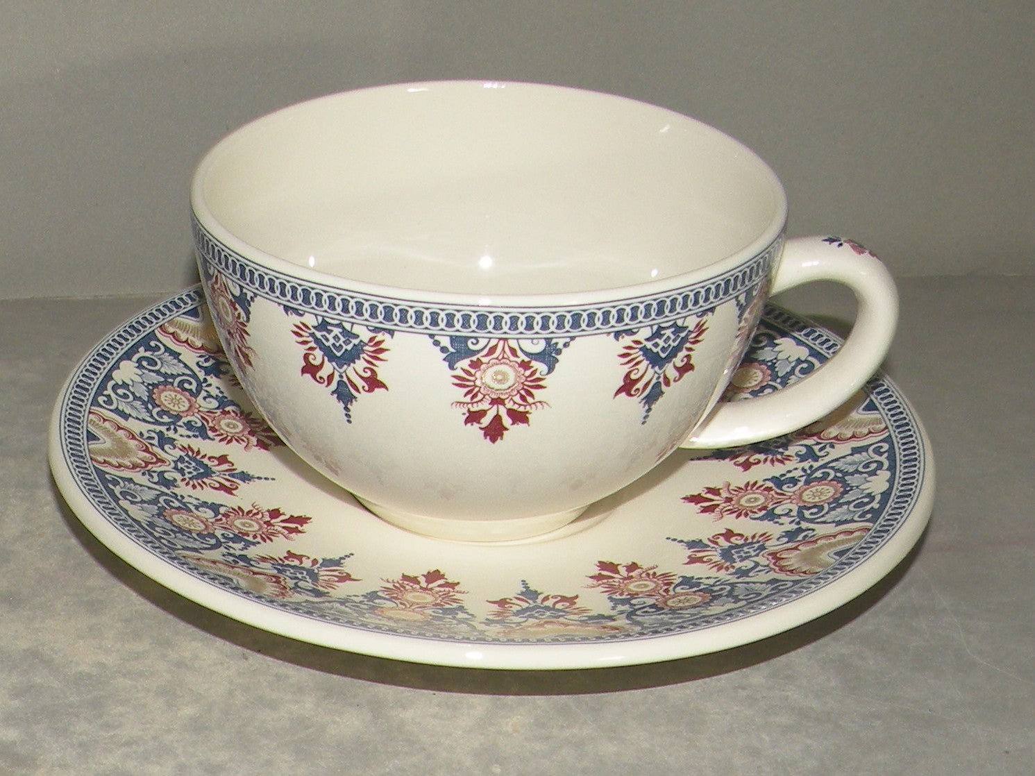 Breakfast Cup & Saucer Rouen Or
