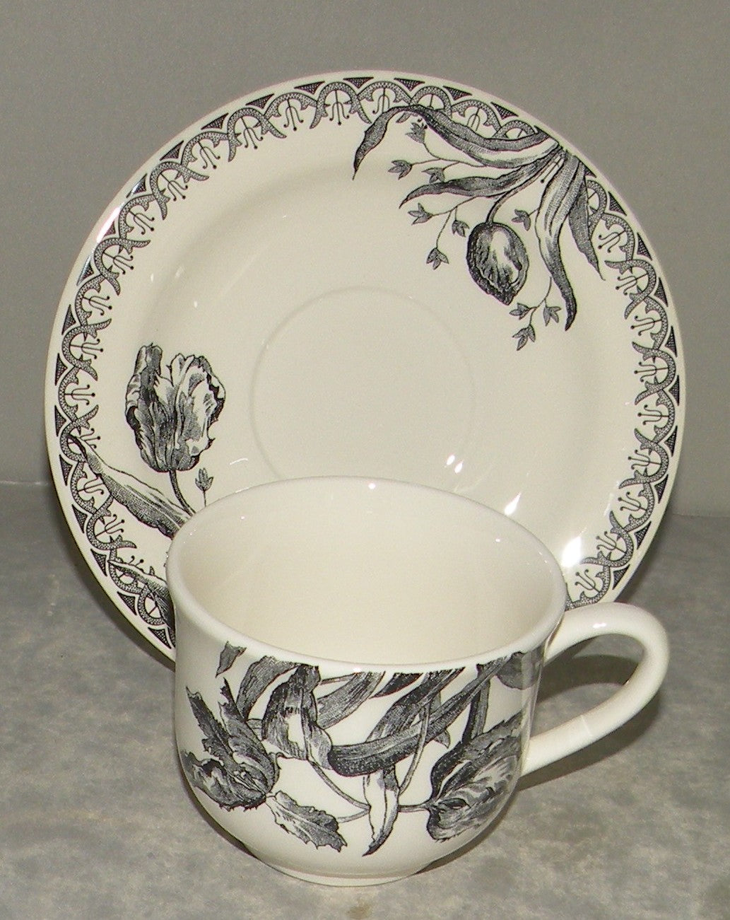 Tea Cup & Saucer,Tulipes Noires