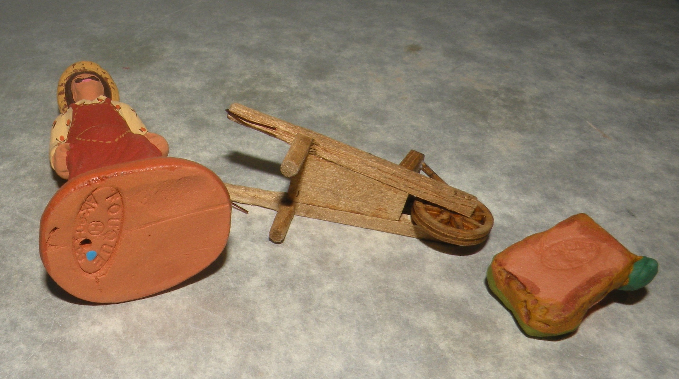 Gardener with Vegetables on Wheelbarrow, Fouque 6 Cm