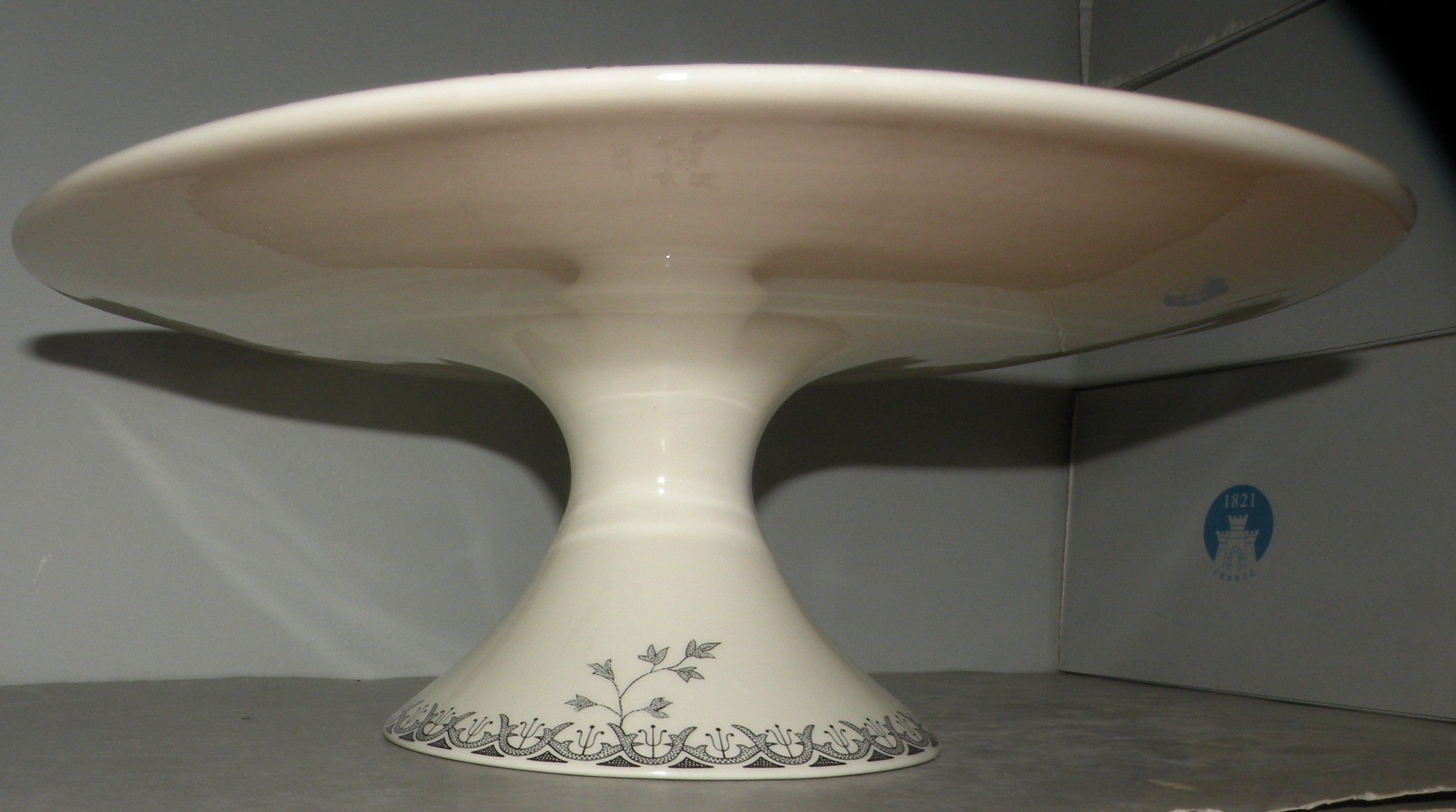 Footed Cake Stand , Tulipes Noires
