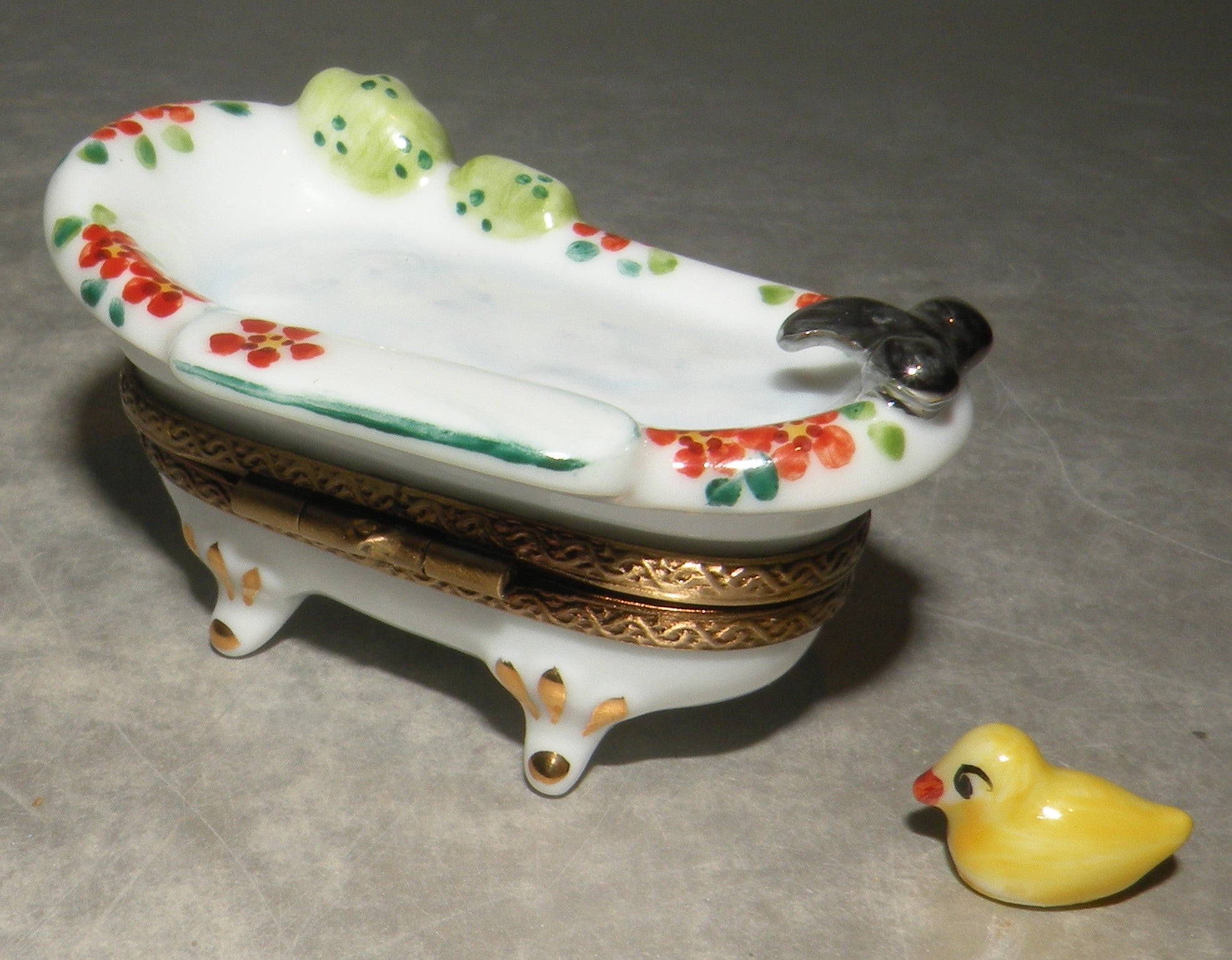 Freestanding bathtub Limoges Box number 105