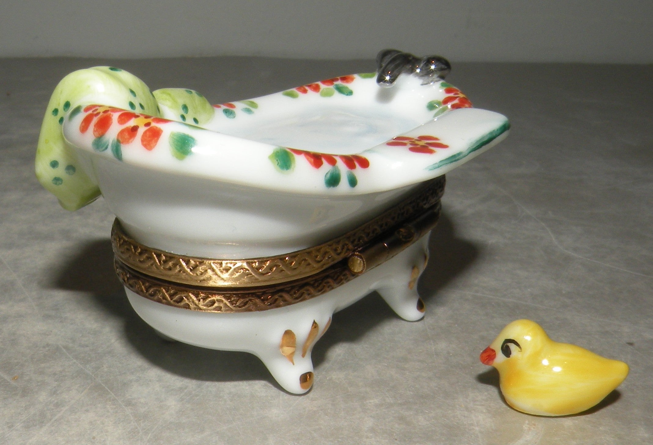 Freestanding bathtub Limoges Box number 105