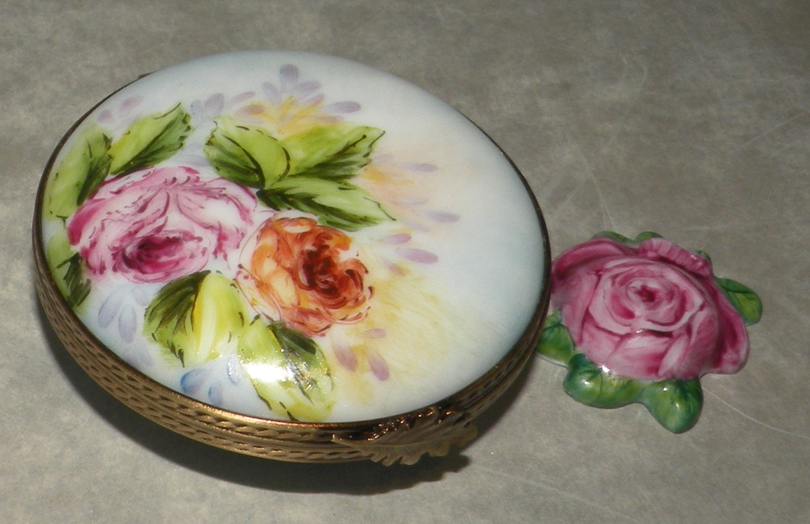 Round box with old rose Limoges Box number 95