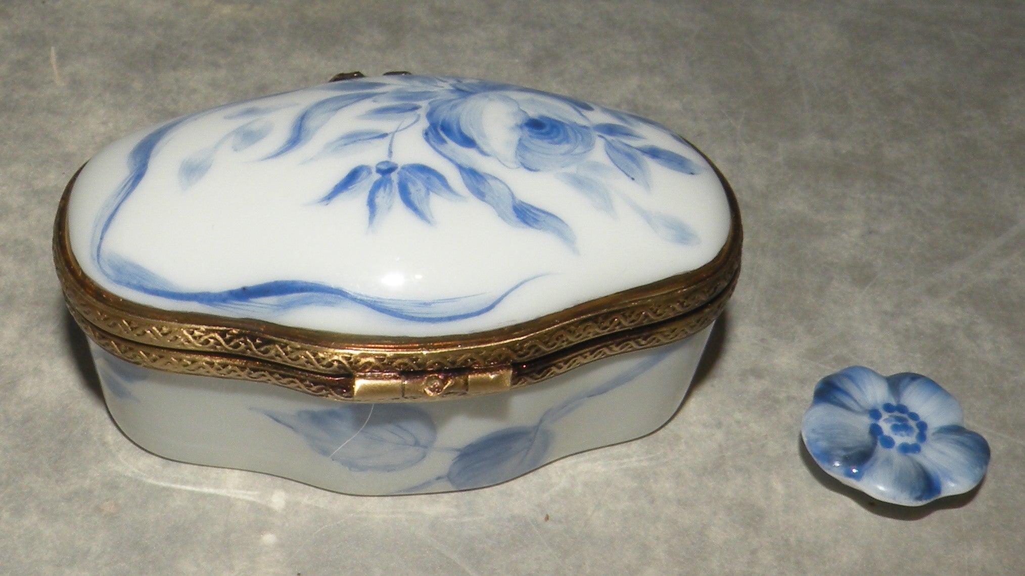 Blue Oval Box Limoges Box number 96