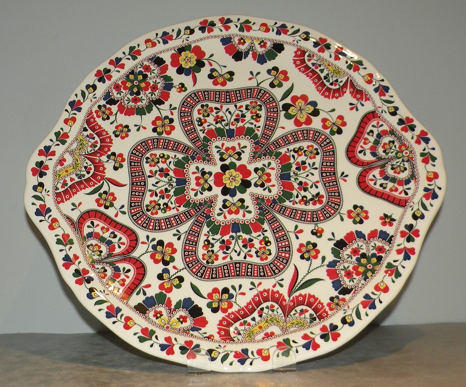 Eared Round Cake Platter, Chance Folle