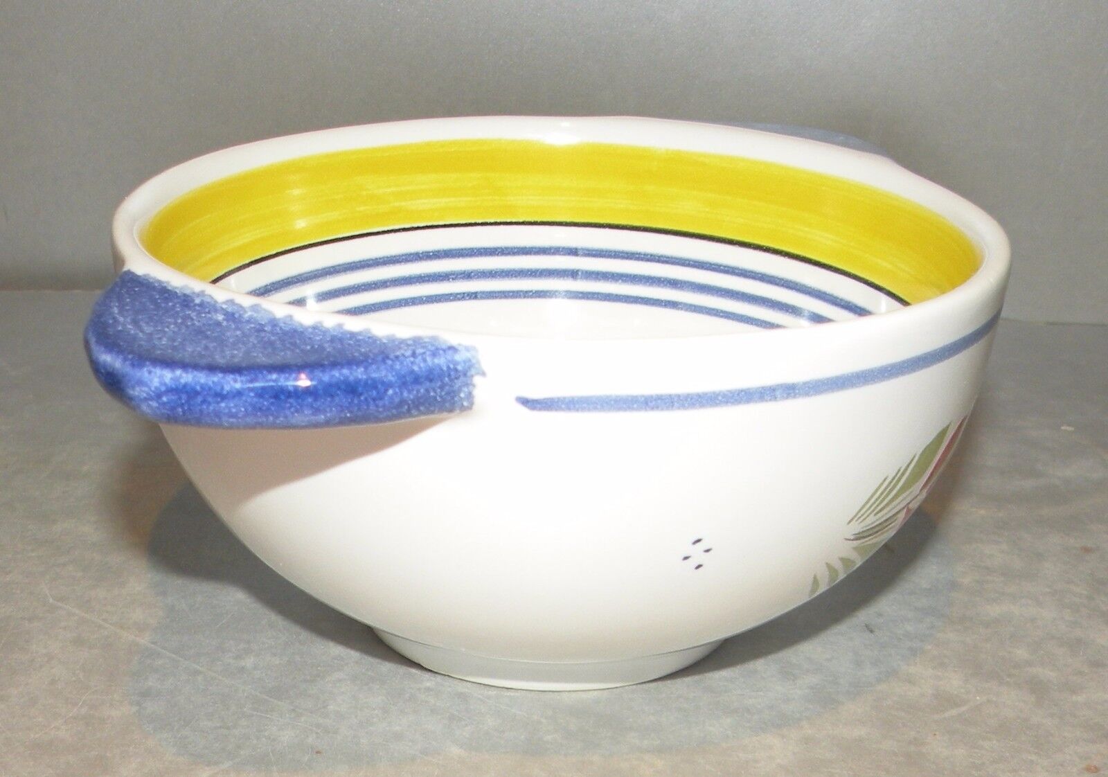 Breton lug bowl with a woman, Henriot