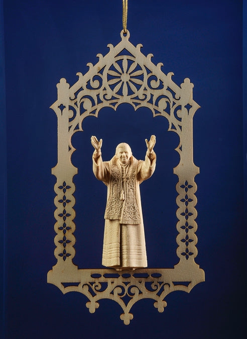 Benedict XVI in niche  - 08335