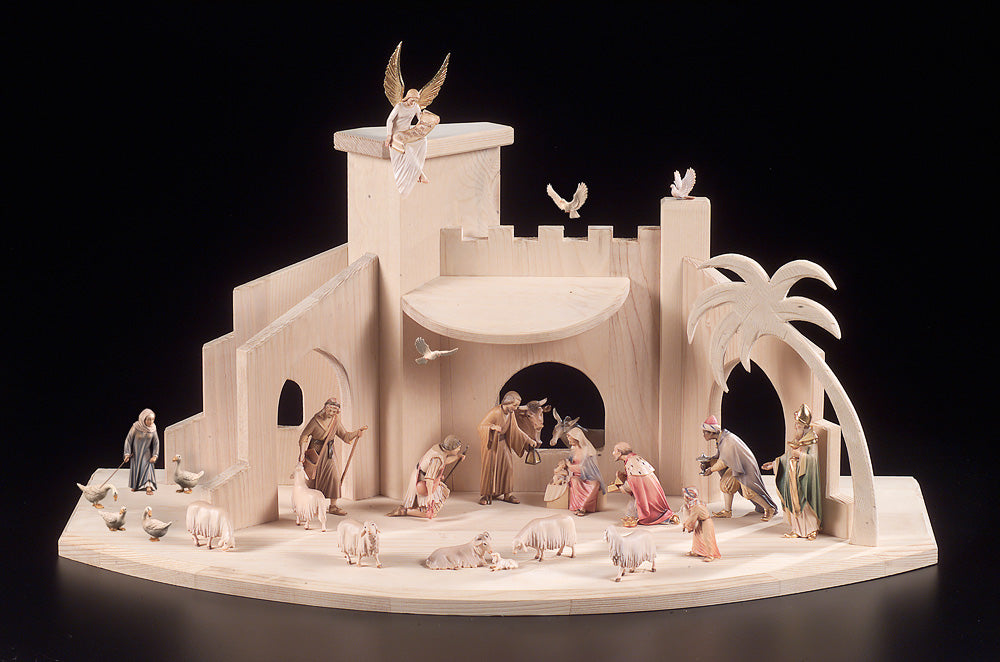 Complet Set of 27 Pieces and Stable Venetian nativity