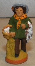 Man carrying garlic,  Fouque, 4 cm