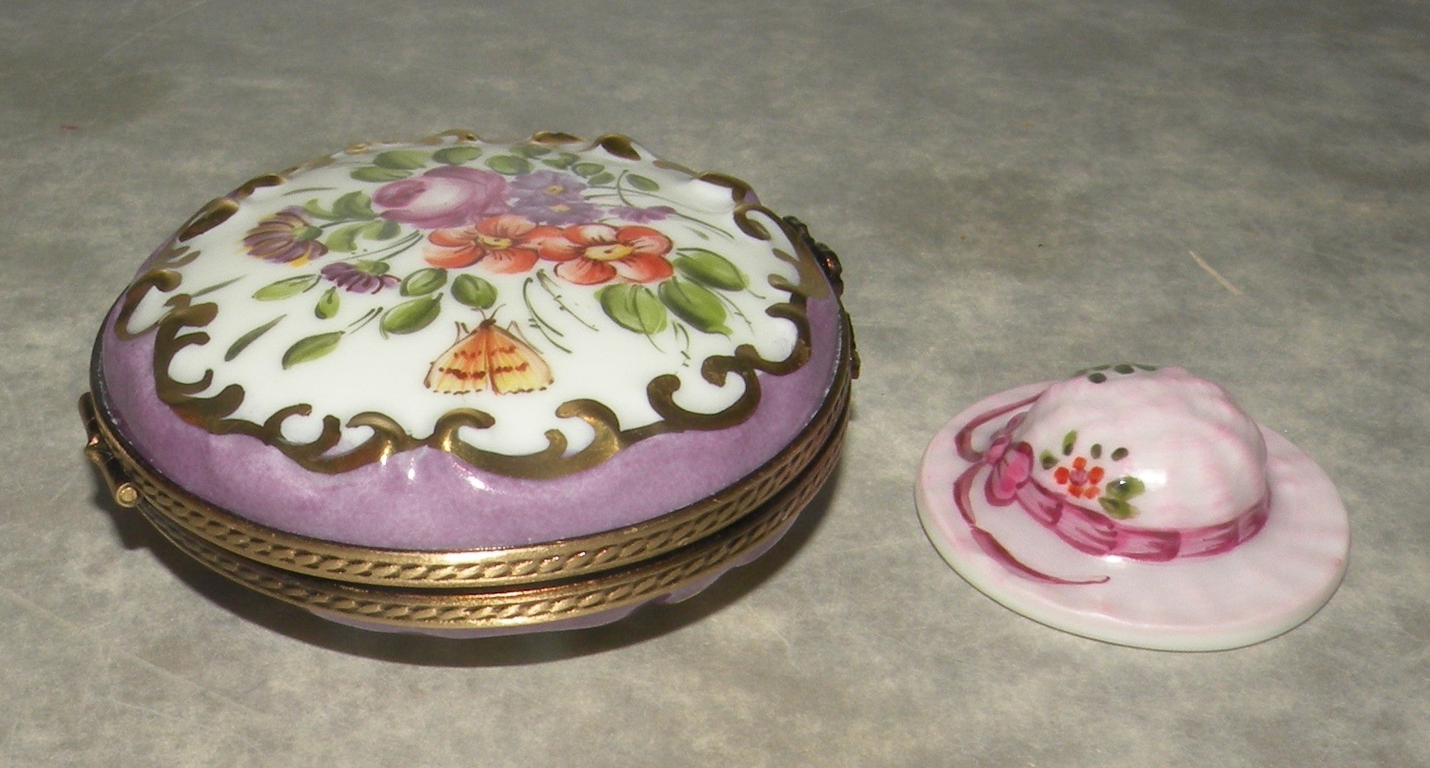 Classic Round with Flowers, Limoges Box number 11