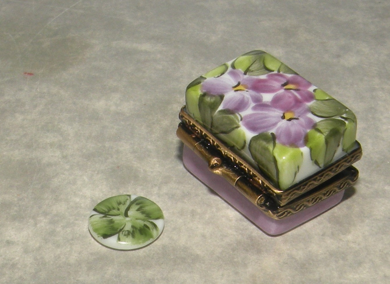 Mini Rectangle with violets, Limoges Box number 22
