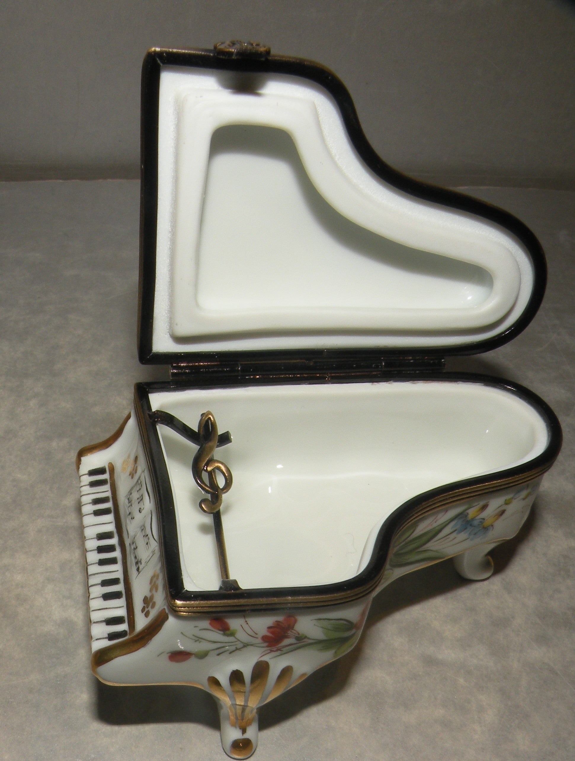 Piano and Violin , Limoges Box number 60