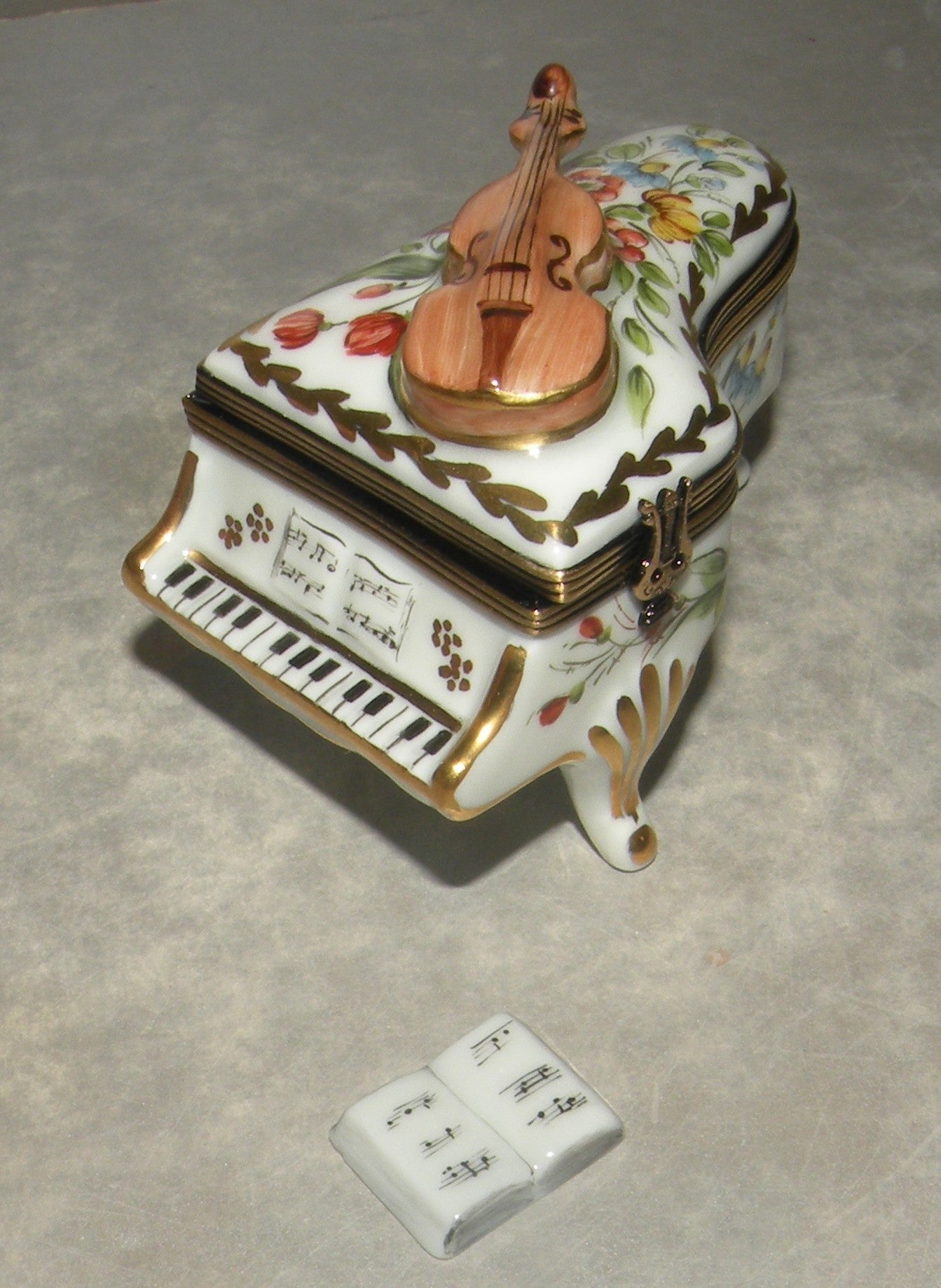 Piano and Violin , Limoges Box number 60